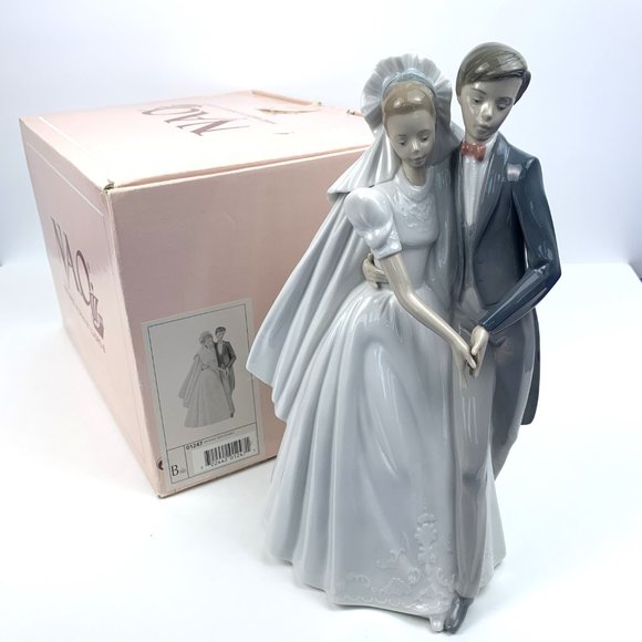 NAO By Lladró “An Unforgettable Dance” Wedding Figurine #1247 - Picture 16 of 16
